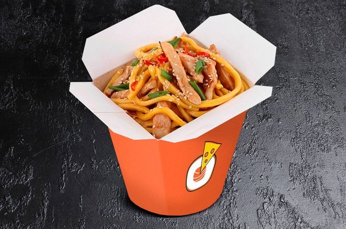 Удон с курицей и овощами